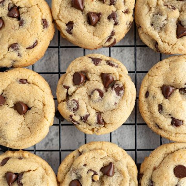 Are cookies and history the same thing?