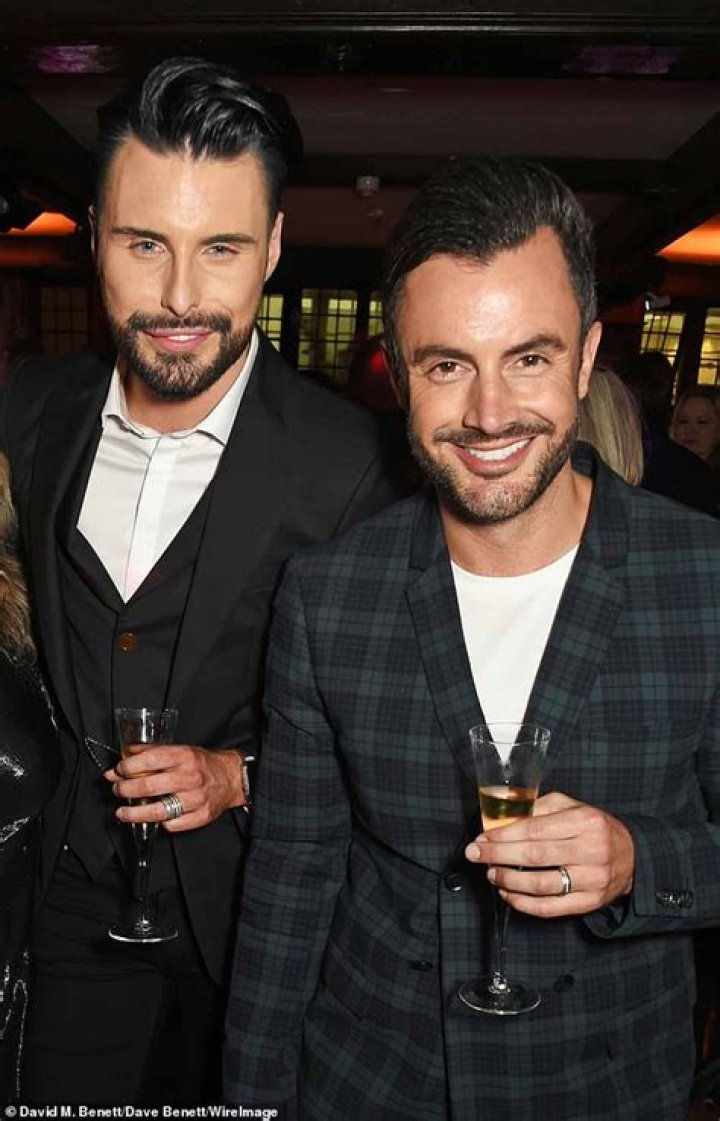 Are Dan and Rylan still married?