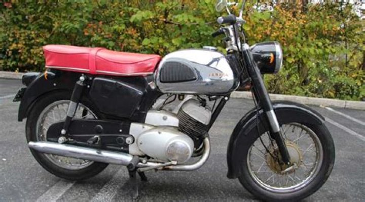 Are heavier motorcycles harder to ride?