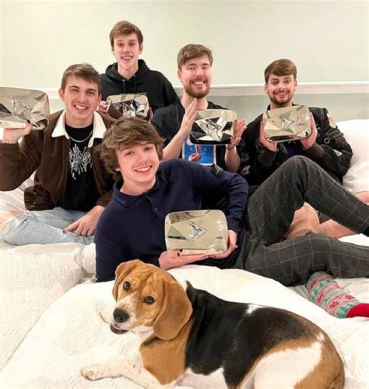 Are Karl and Dream friends?