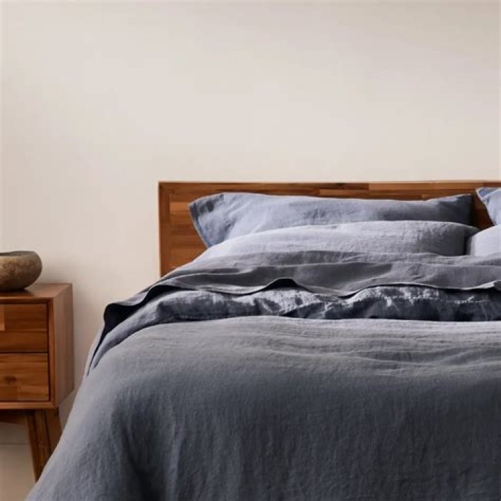 Are linen sheets good for hair?