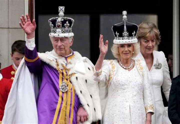 Can a king have two queens?