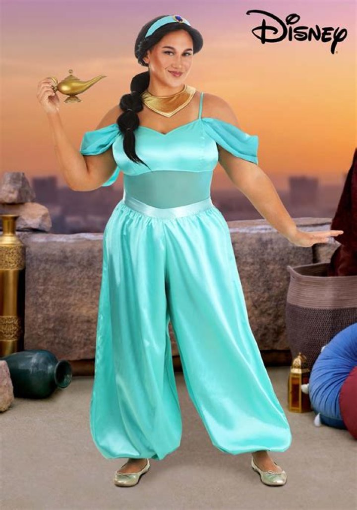 Can adults dress up for Disney On Ice?