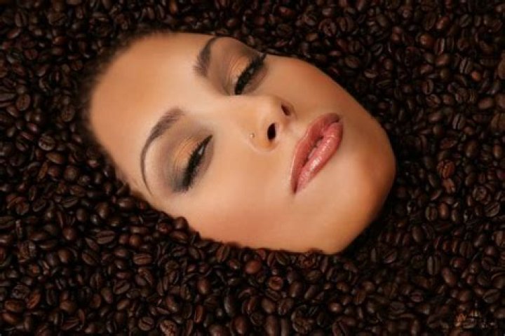 Can I apply coffee on face?
