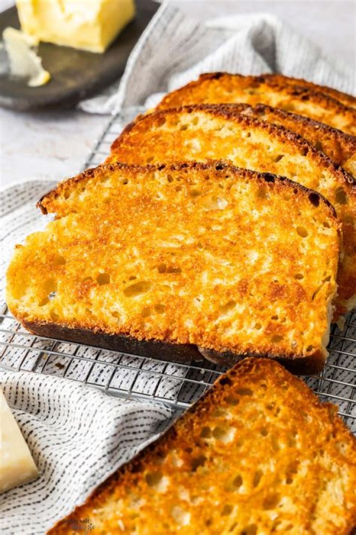 Can I eat cheese wax?
