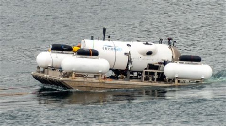Can subs go under the ice?