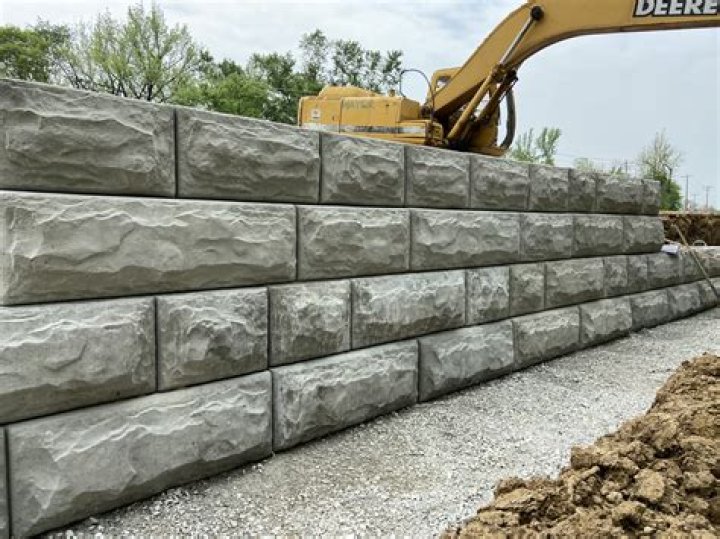 Can you put retaining wall on concrete?
