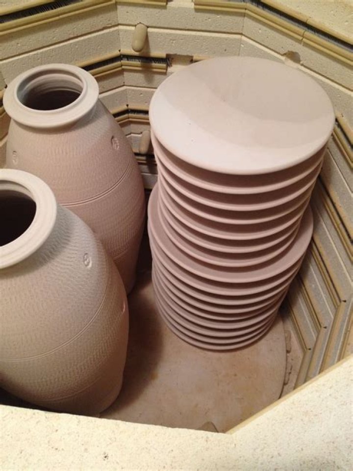 Can you stack plates in a bisque firing?