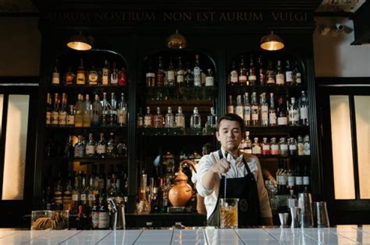 Do bartenders give free drinks?