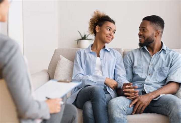 Do narcissists lie about money?