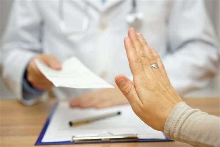 Do prisoners have the right to refuse medical treatment?