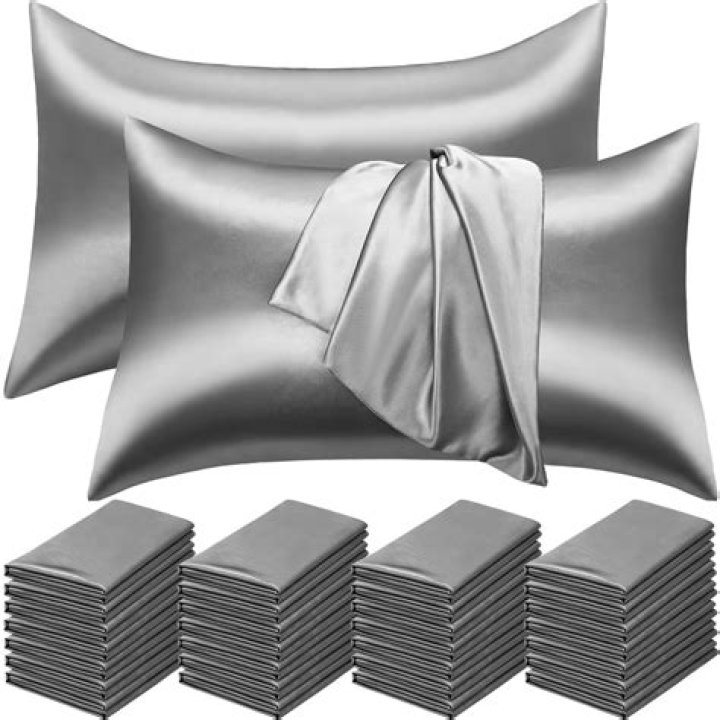 Do silk pillowcases help hair?