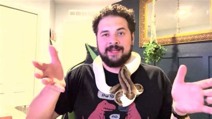 Do snakes poop bones?