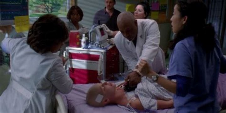 Does Alex and Izzie have a baby?