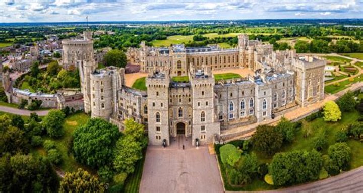 Does anyone live at Windsor Castle?