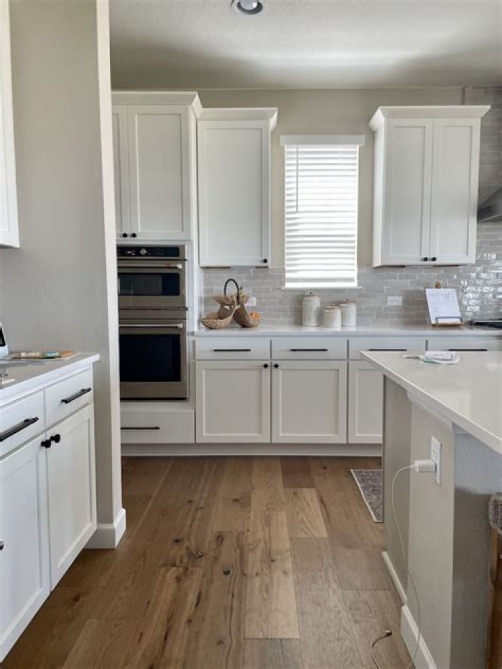 Does beige and gray go together in a kitchen?