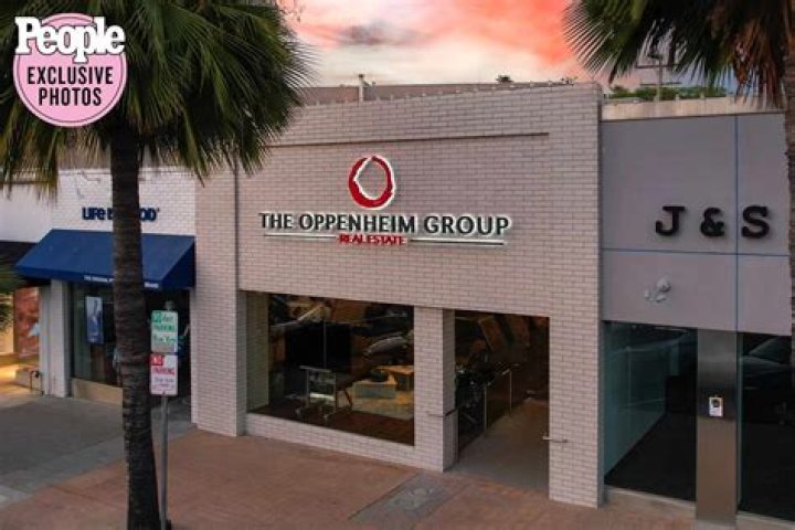 Does Davina still work at Oppenheim Group?