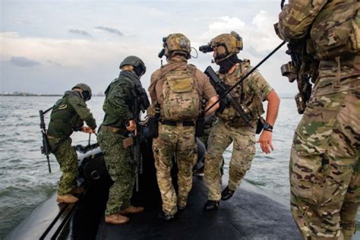 Does Delta Force recruit Navy SEALs?