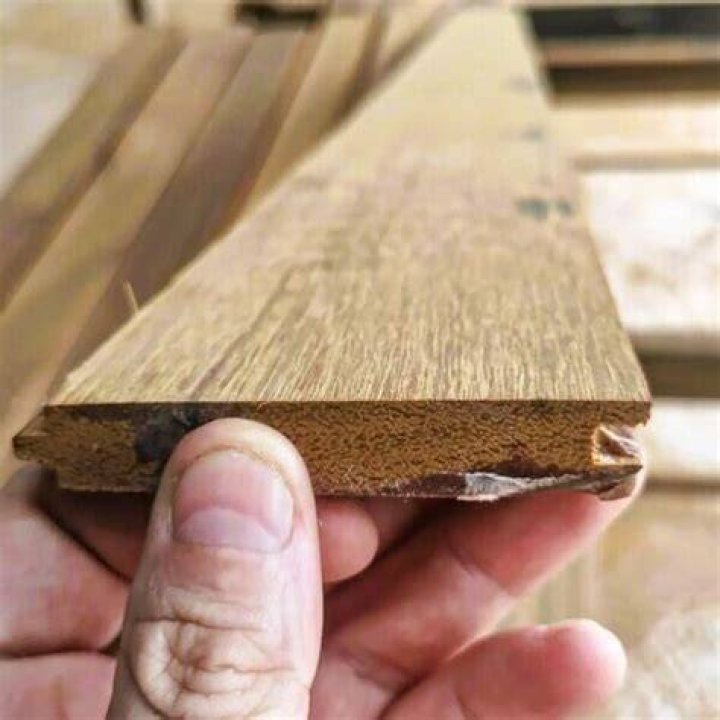 Does engineered hardwood need expansion joints?
