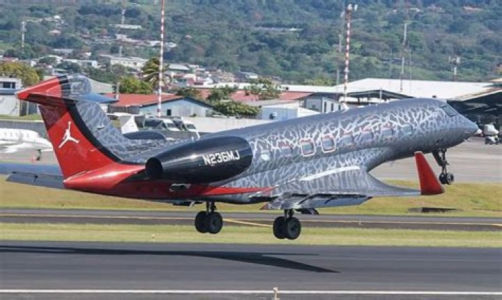 Does Kevin Harvick have his own plane?