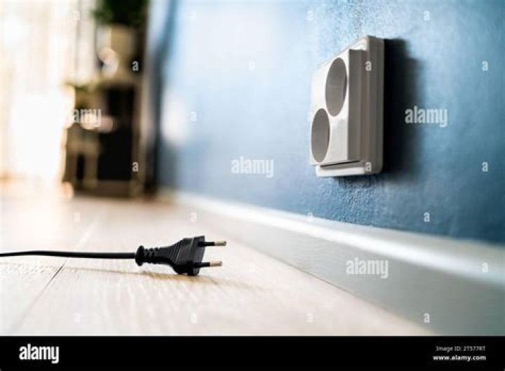 Does leaving a plug in a socket use electricity?