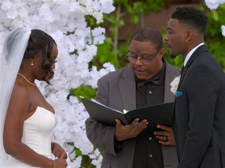 Does Love Is Blind pay for the wedding ring?