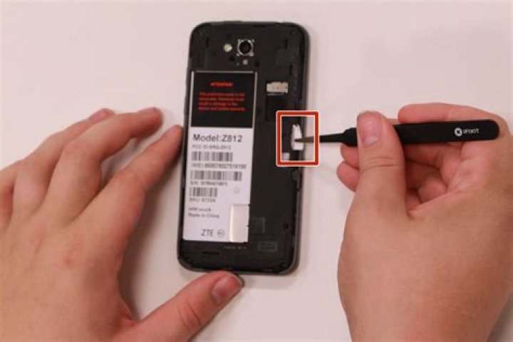 Does removing the SIM card erase memory?