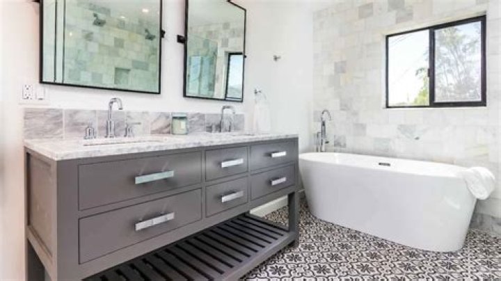Does sanded grout need to be sealed?
