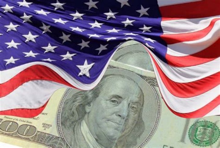 Does the IRS track cash deposits?