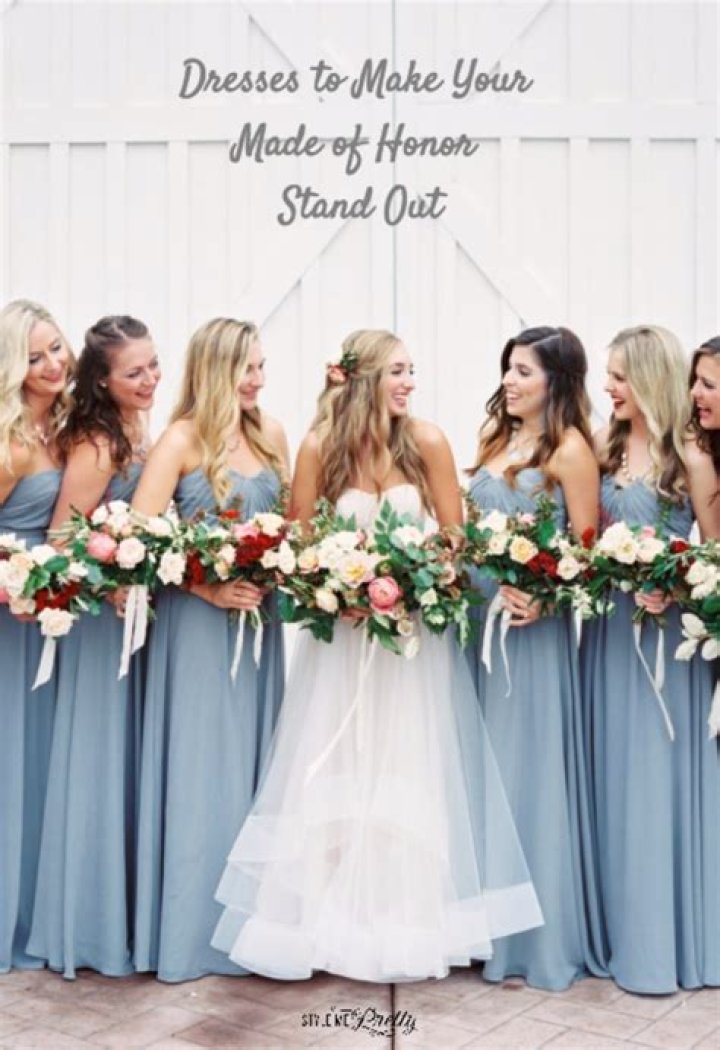 Does the maid of honor stand next to the bride?
