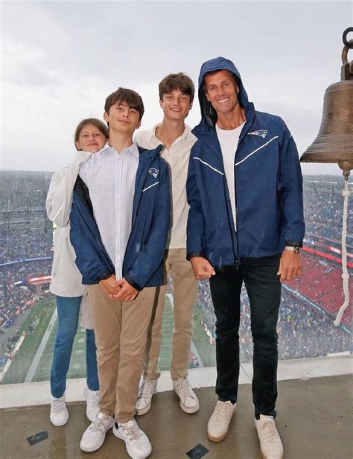 Does Tom Brady eat fruit?