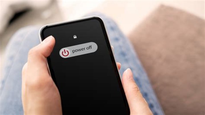 Does turning off your phone remove hackers?
