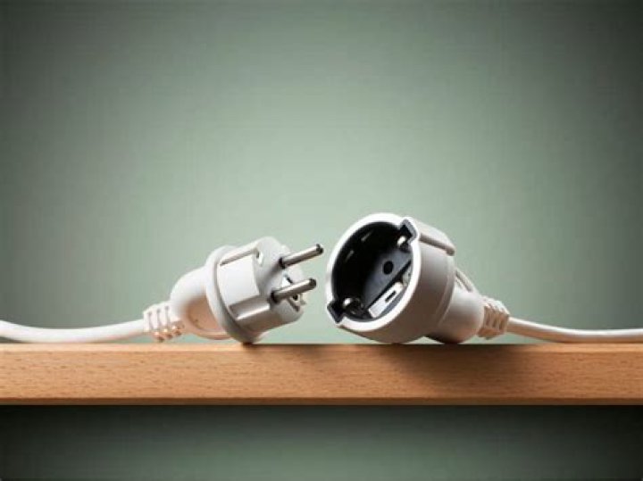 Does unplugging appliances save electricity?