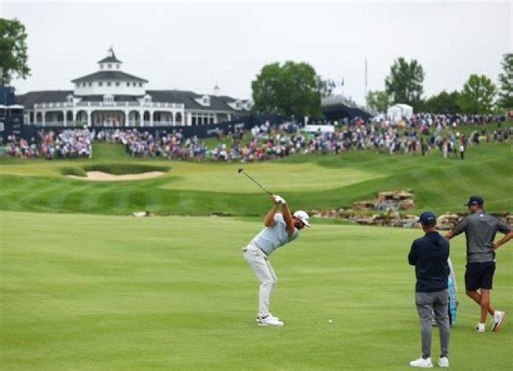 How are caddies chosen?