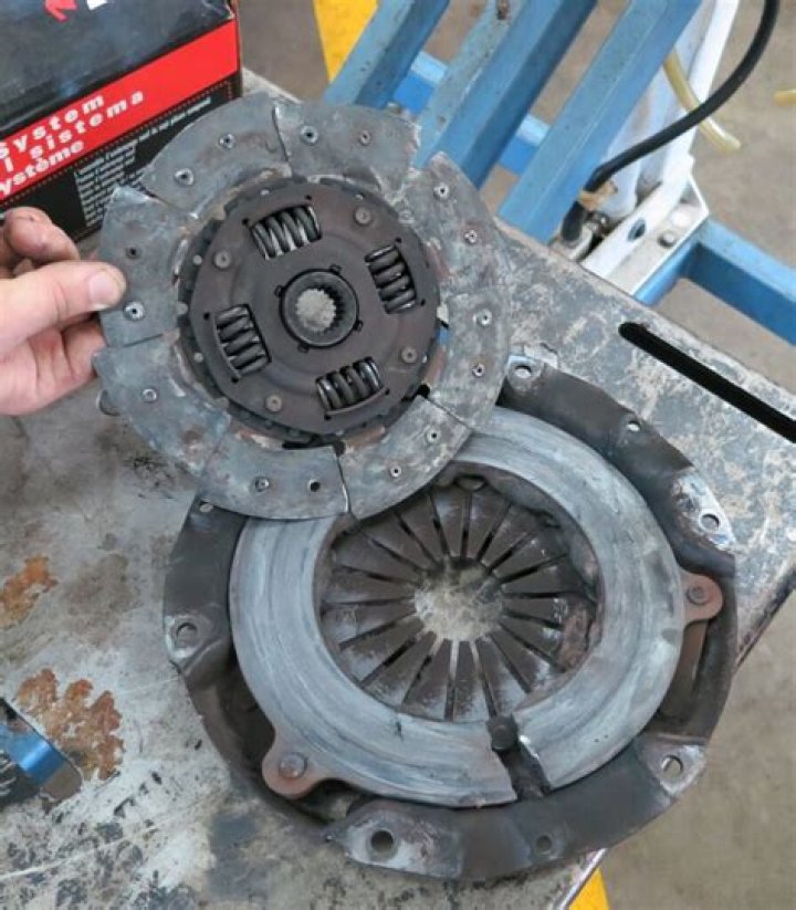 How do I know if clutch needs replacing?