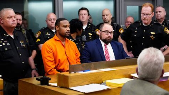 How do you discredit a police officer in court?