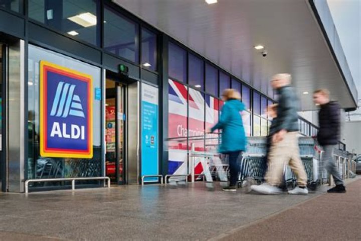 How long is training at Aldi?
