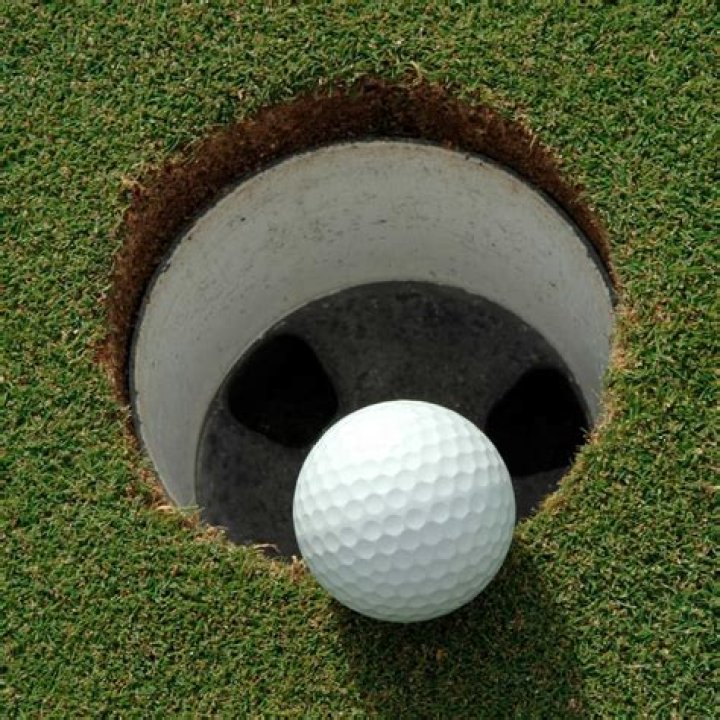 How many holes should a golf ball last?