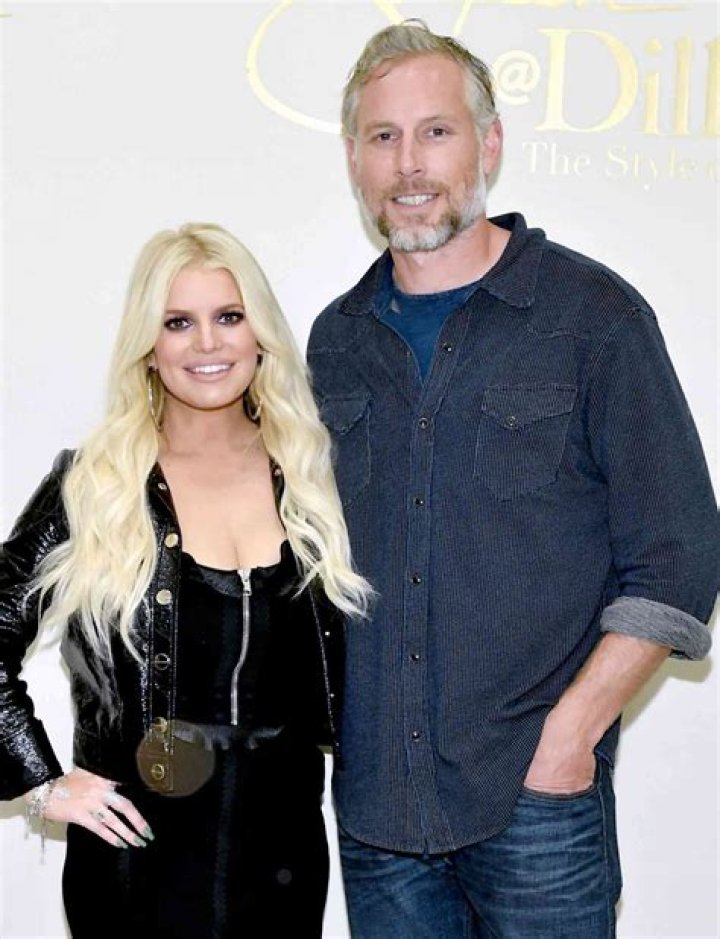 How much did Jessica Simpson sell her clothing company for?