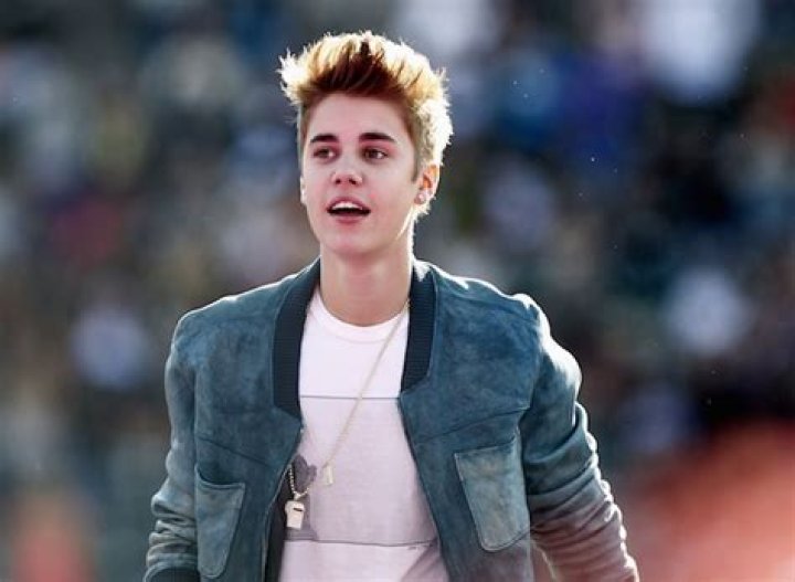 How much is Justin Bieber paid per show?