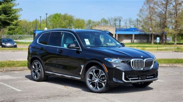 Is BMW X5 a v6 or V8?