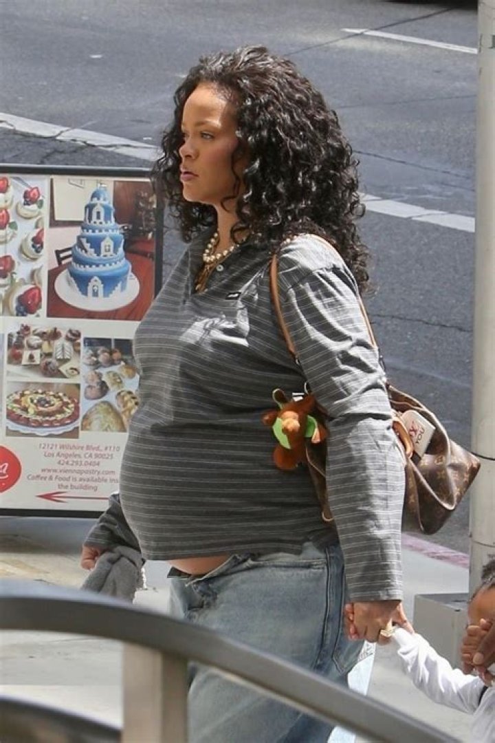 Is Hanna pregnant PLL?