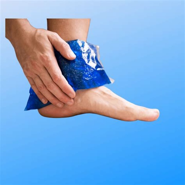 Is it better to ice or heat plantar fasciitis?