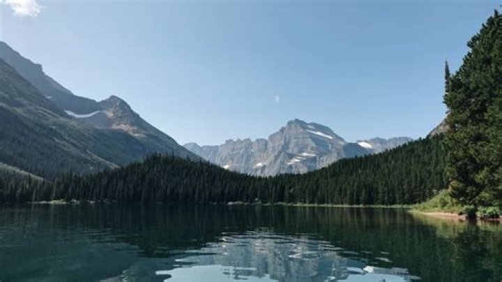 Is it okay to swim in cloudy pool water?