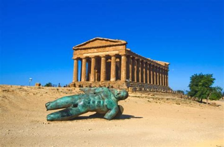 Is it worth staying in Pompeii?