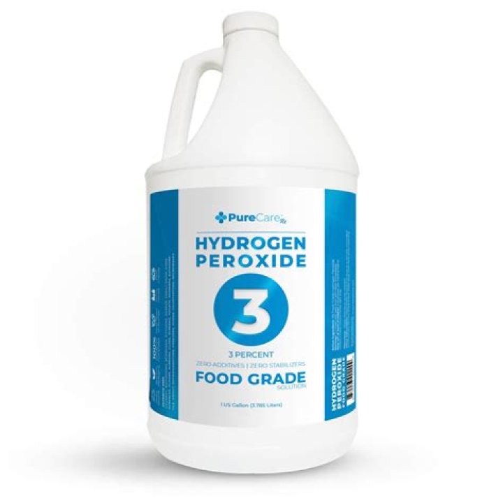 Is vinegar or hydrogen peroxide better for mold?