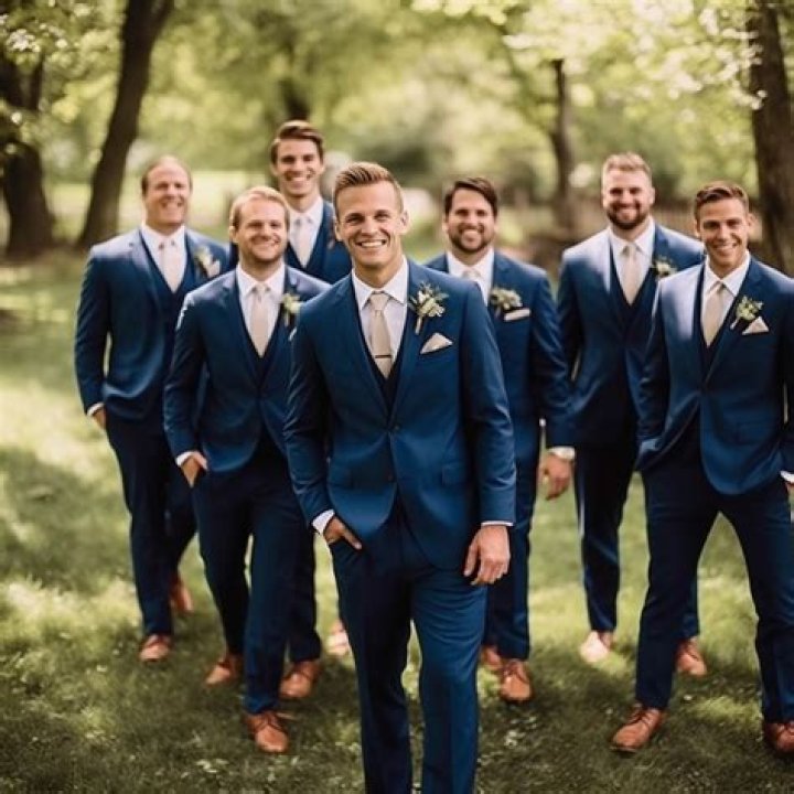 Should groomsmen and groom match?