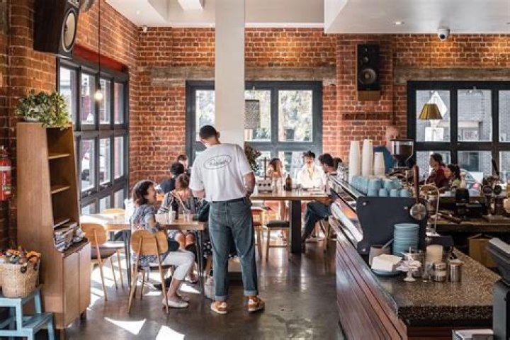 Should I tip at coffee shops?