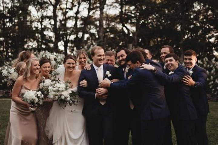 Should siblings be in the wedding party?