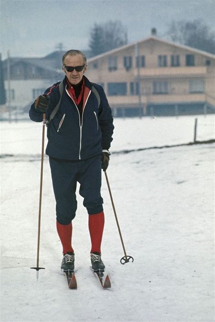 Was Roger Moore a good skier?
